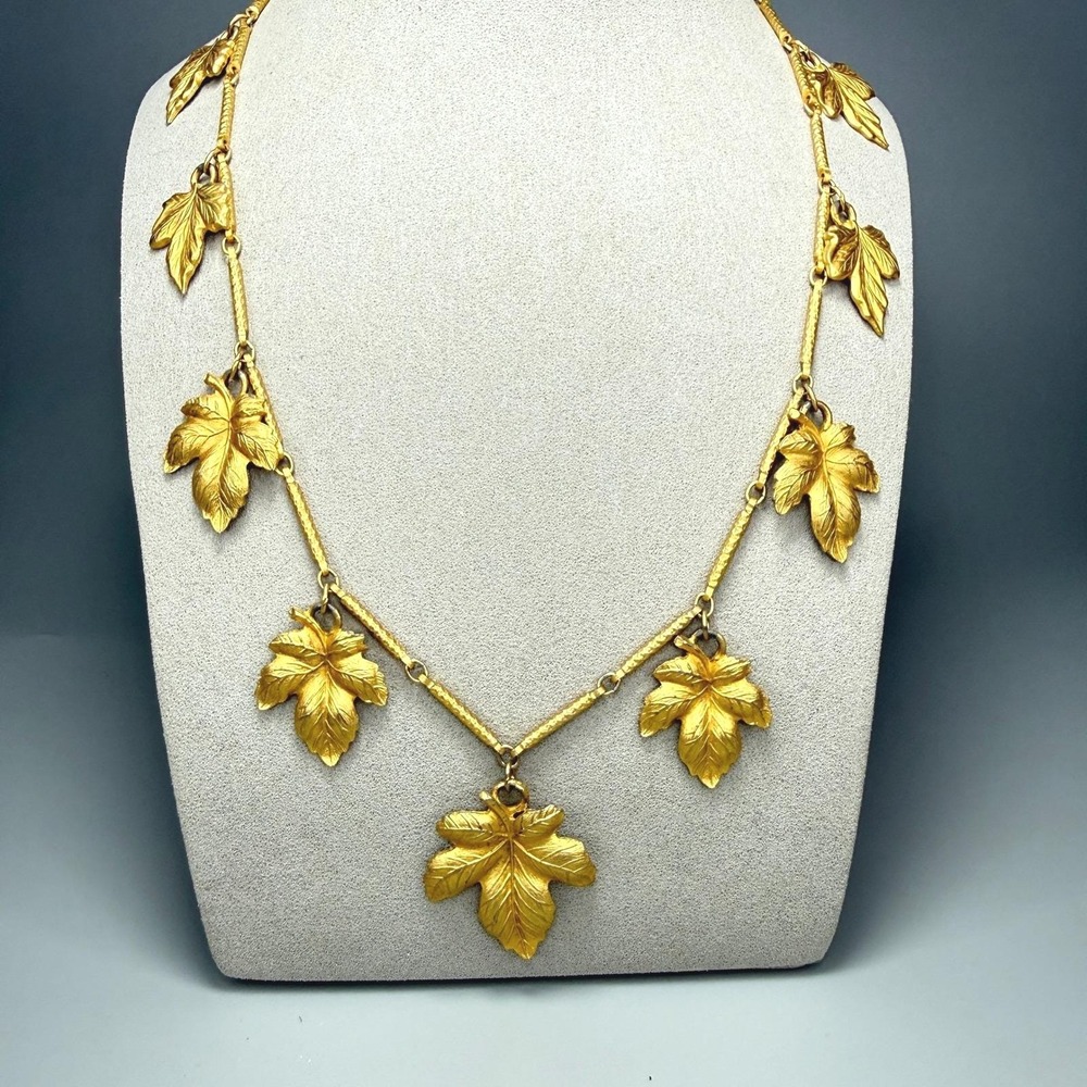 Vintage Gold Tone Textured Maple Leaf Dangle Necklace‎ Bar Link Chain 30" Fall